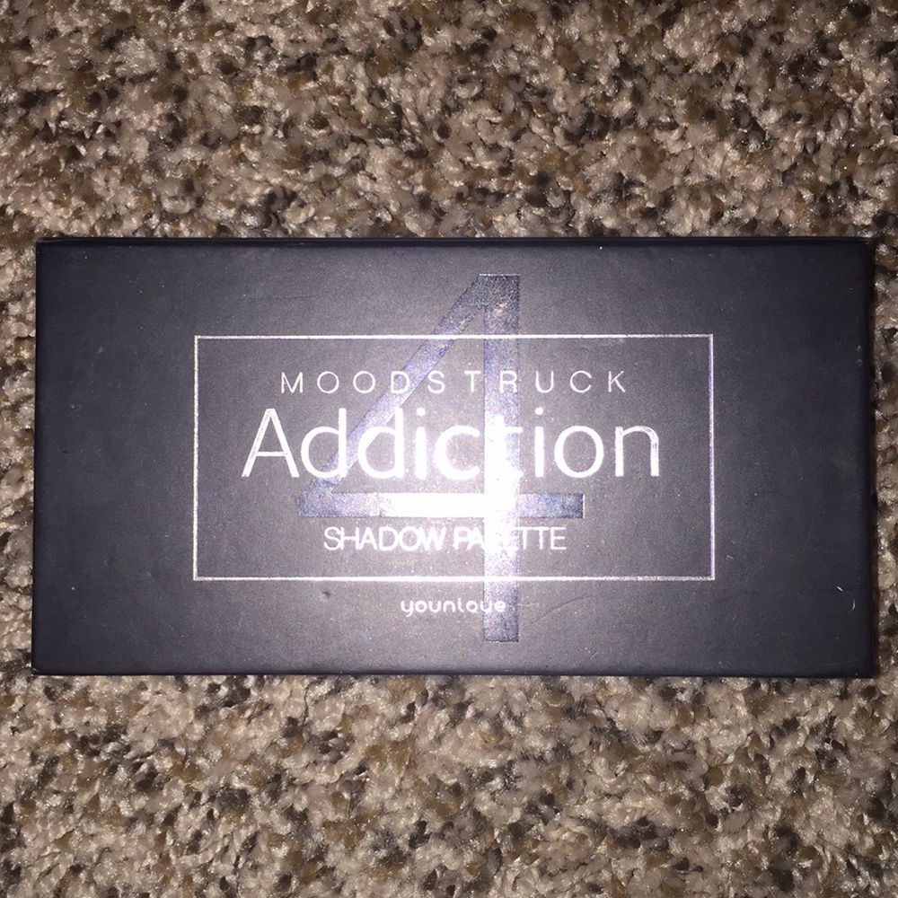 Younique shadow palette